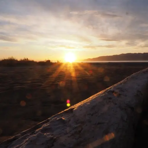 Rayos solares en el horizonte