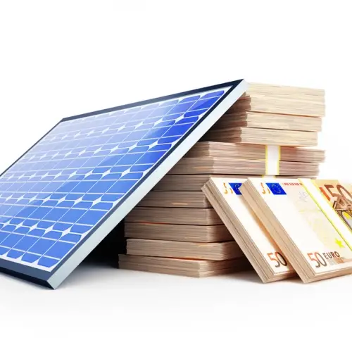 Painéis solares e dinheiro